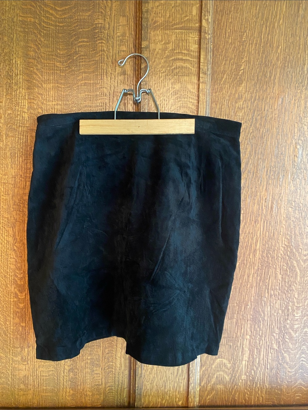 Newport news 100% -Suede skirt dead stock Sz 16